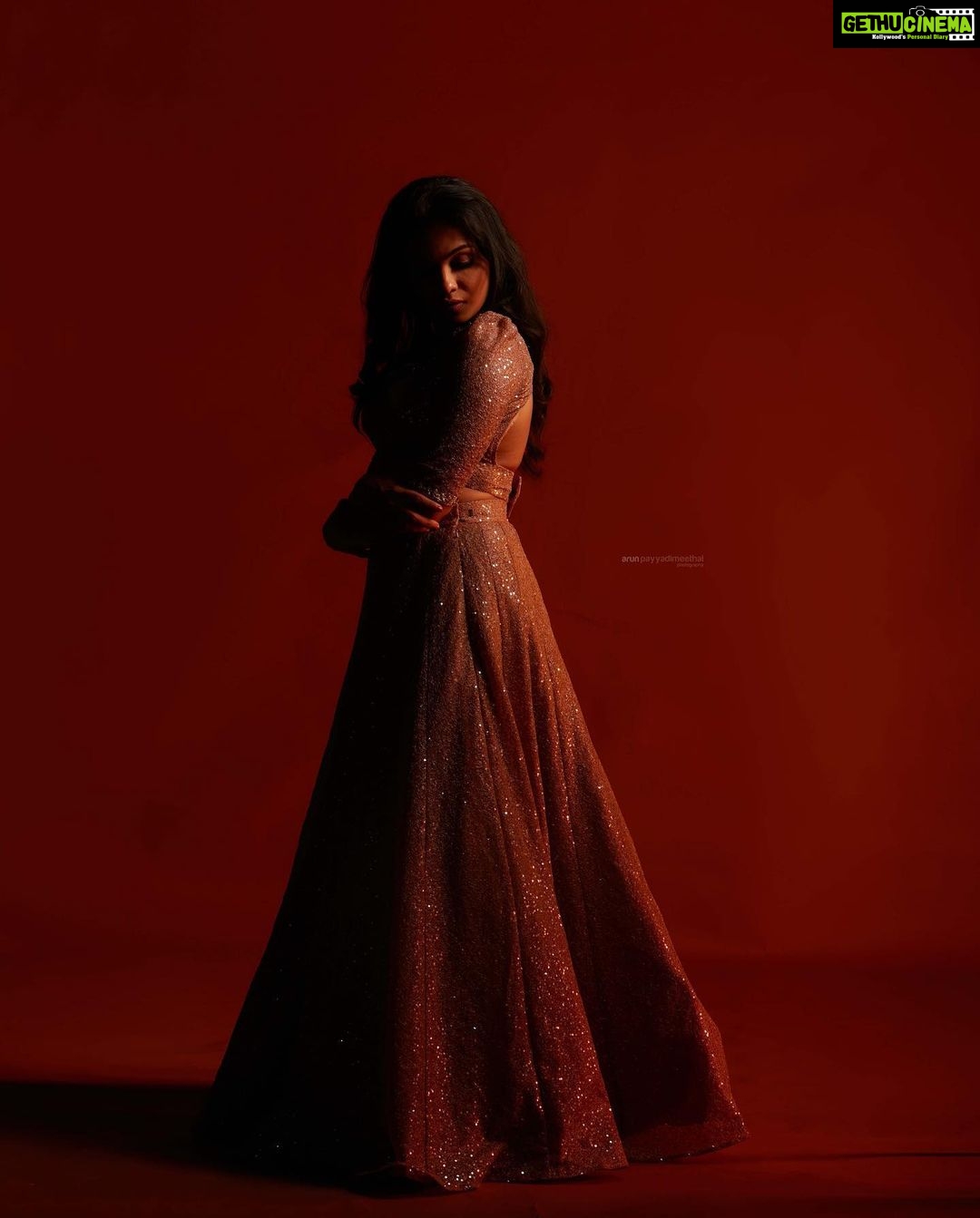 Tanvi Ram Instagram - RED! Photography& Retouching: @arun_payyadimeethal HMUA: @rejishaeveryouth Jewellery: @tharakansroyaljewellery Costume: @prakrithi_by_ramya Art: @byjummangalath1 Photography team :@_creative_folksy_ Bts: @mr__s_r_p__ Studio: @shadowfx2021