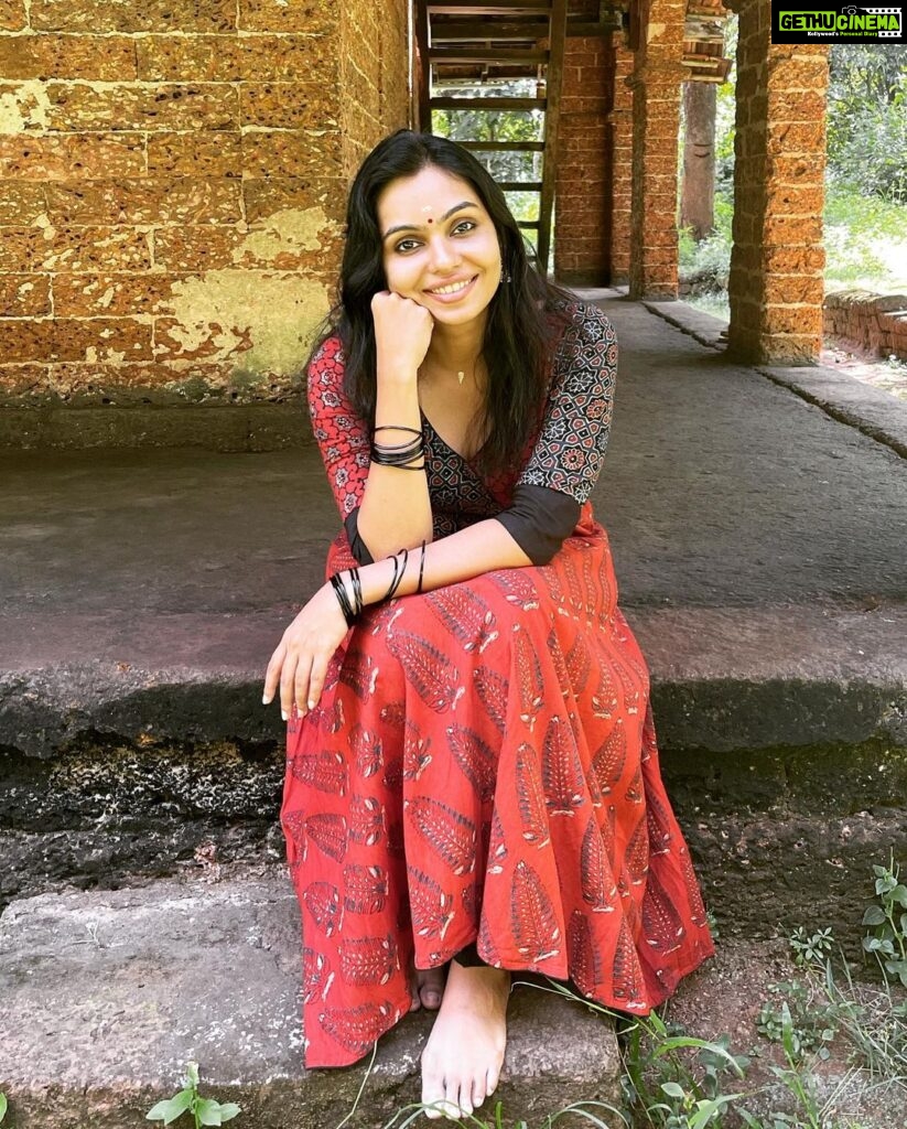 Tanvi Ram Instagram - Memories stay forever♥️ Wearing @rithuclothing #tharavad #memories #nostalgia #navami #navaratri #instagood #instagram #ınstadaily