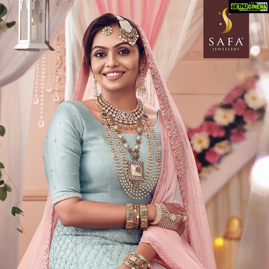 Tanvi Ram Instagram - Every piece of jewellery tells a story♥️ Photography: @arun_payyadimeethal Styling: @arjun_vasudevs HMUA: @subin_lalitha Costume : @prakrithi_by_ramya Art: @byjummangalath1 Retouch: @suveeshgraphiccyanide