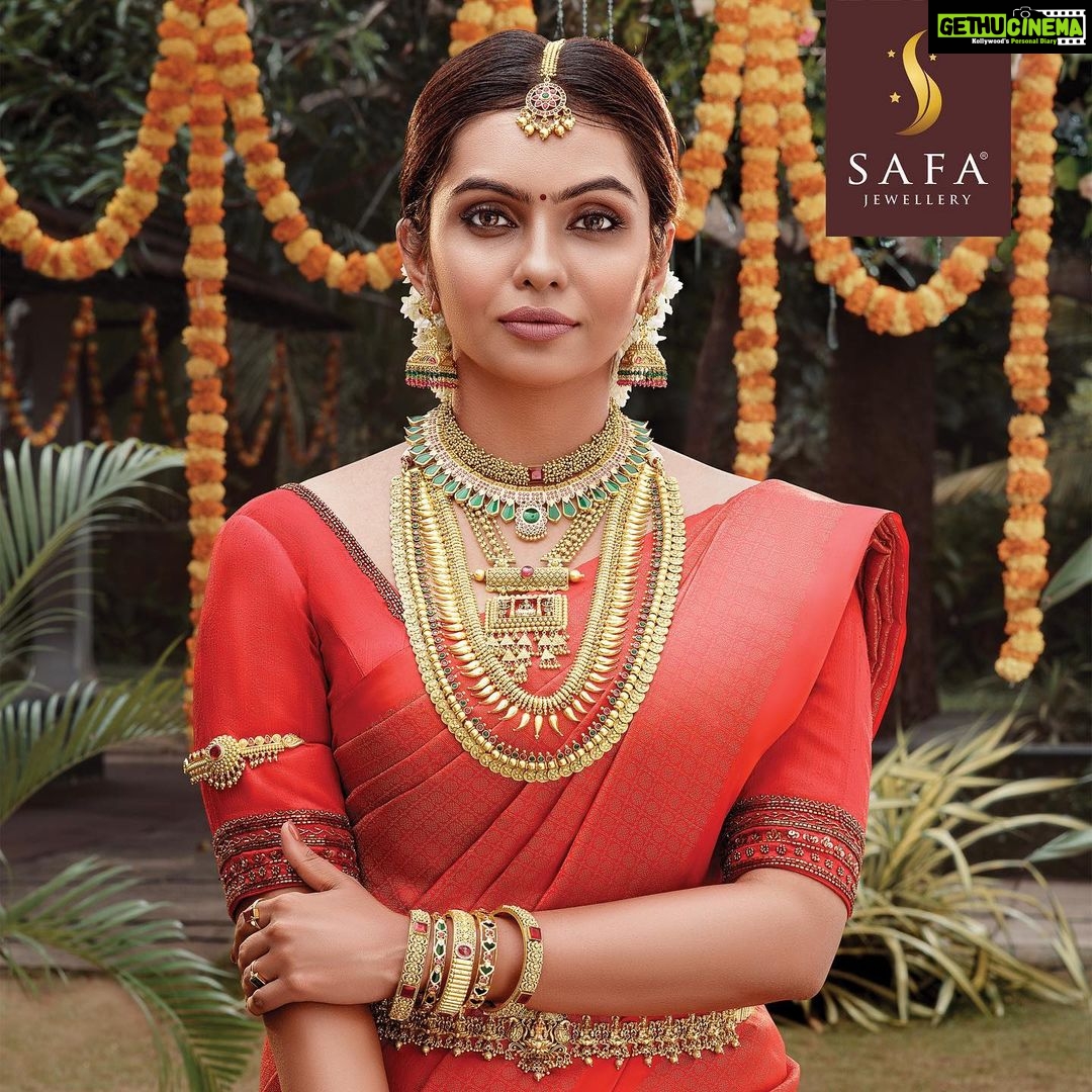 Tanvi Ram Instagram - Every piece of jewellery tells a story♥️ Photography: @arun_payyadimeethal Styling: @arjun_vasudevs HMUA: @subin_lalitha Costume : @prakrithi_by_ramya Art: @byjummangalath1 Retouch: @suveeshgraphiccyanide