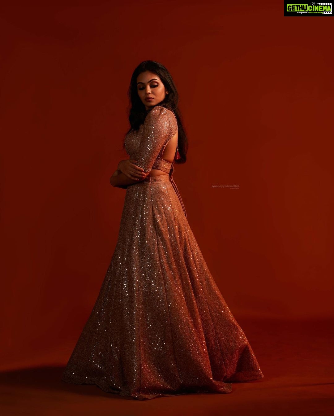 Tanvi Ram Instagram - RED! Photography& Retouching: @arun_payyadimeethal HMUA: @rejishaeveryouth Jewellery: @tharakansroyaljewellery Costume: @prakrithi_by_ramya Art: @byjummangalath1 Photography team :@_creative_folksy_ Bts: @mr__s_r_p__ Studio: @shadowfx2021