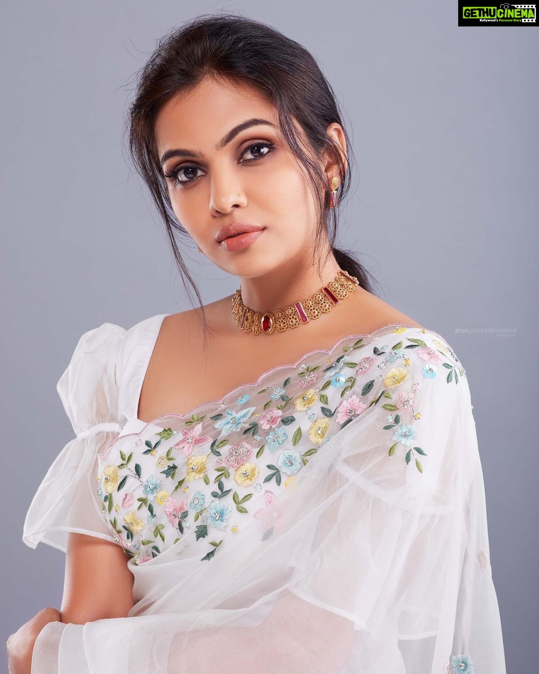 Tanvi Ram Instagram - Bliss✨ Photography& Retouching: @arun_payyadimeethal HMUA: @rejishaeveryouth Jewellery: @tharakansroyaljewellery Costume: @prakrithi_by_ramya Art: @byjummangalath1 Photography team :@_creative_folksy_ Bts: @mr__s_r_p__ Studio: @shadowfx2021