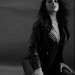Tanya Hope Instagram - Look at how she looks when she look at me @sashajairam @inherchair @sheefajgilani