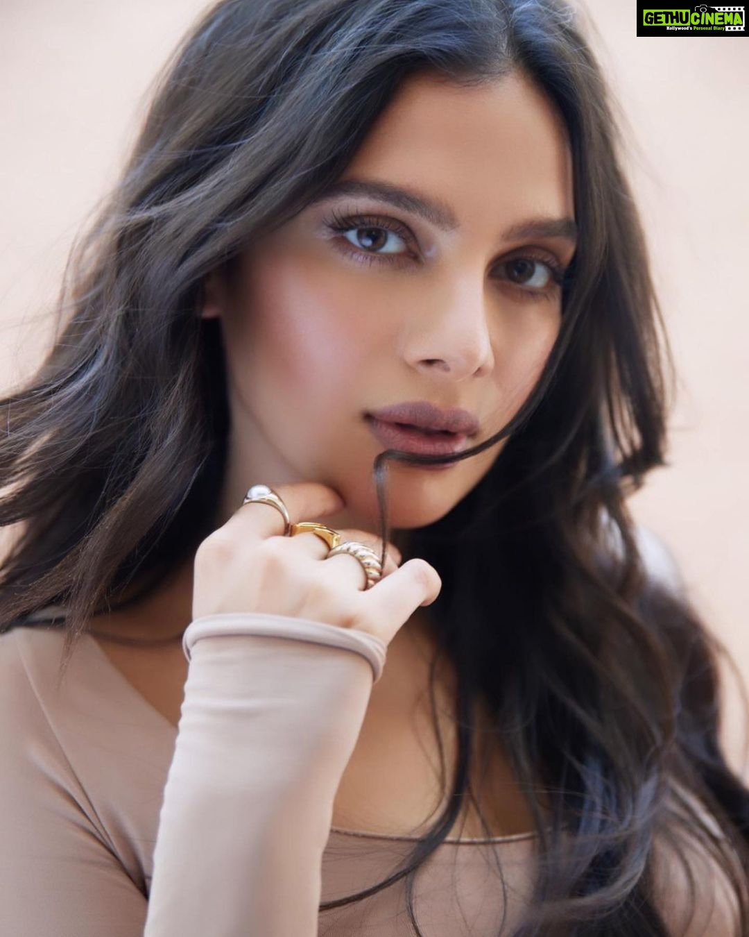 Tanya Hope Instagram - @sashajairam @inherchair @sheefajgilani