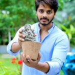 Teja Sajja Instagram - Huge shoutout to Santosh garu and the @telangana__cmo for this very thoughtful initiative of creating sustainable idols that are 100% biodegradable. Congratulations on the amazing work and thank you for helping us move towards a cleaner & greener earth. 👏🏻 We’re all in this together. Please be mindful of your choices and do your bit. #anidolwithanideal #greenindiachallenge #mpsantoshtrs Prompt click by @varahalamurthy
