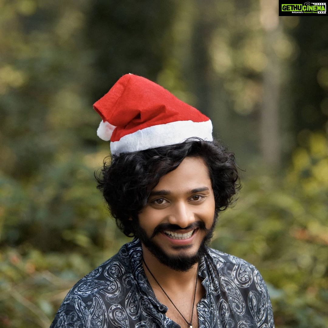 Teja Sajja - 58.4K Likes - When you realise you’re shooting on a holiday but want to bring in the Christmas cheer anyway 🥳 Hanu-man wishes everyone a Merry Christmas! 🌲😊
#HanuManTheOrigin
Captured by @varahalamurthy