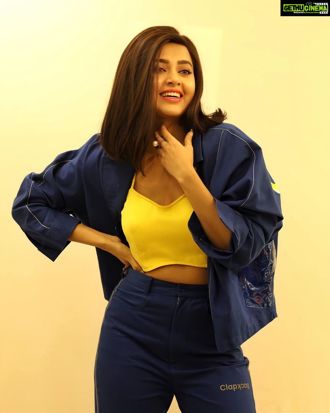 Tejasswi Prakash Instagram - No matter what life throws at you, keep smiling 😁 . . . Styledby: @stylebysugandhasood Wearing @clapback.in @rushalijain28 @s_tanvi Heels: @zara Clickedby: @iqbal_ahmed_photography