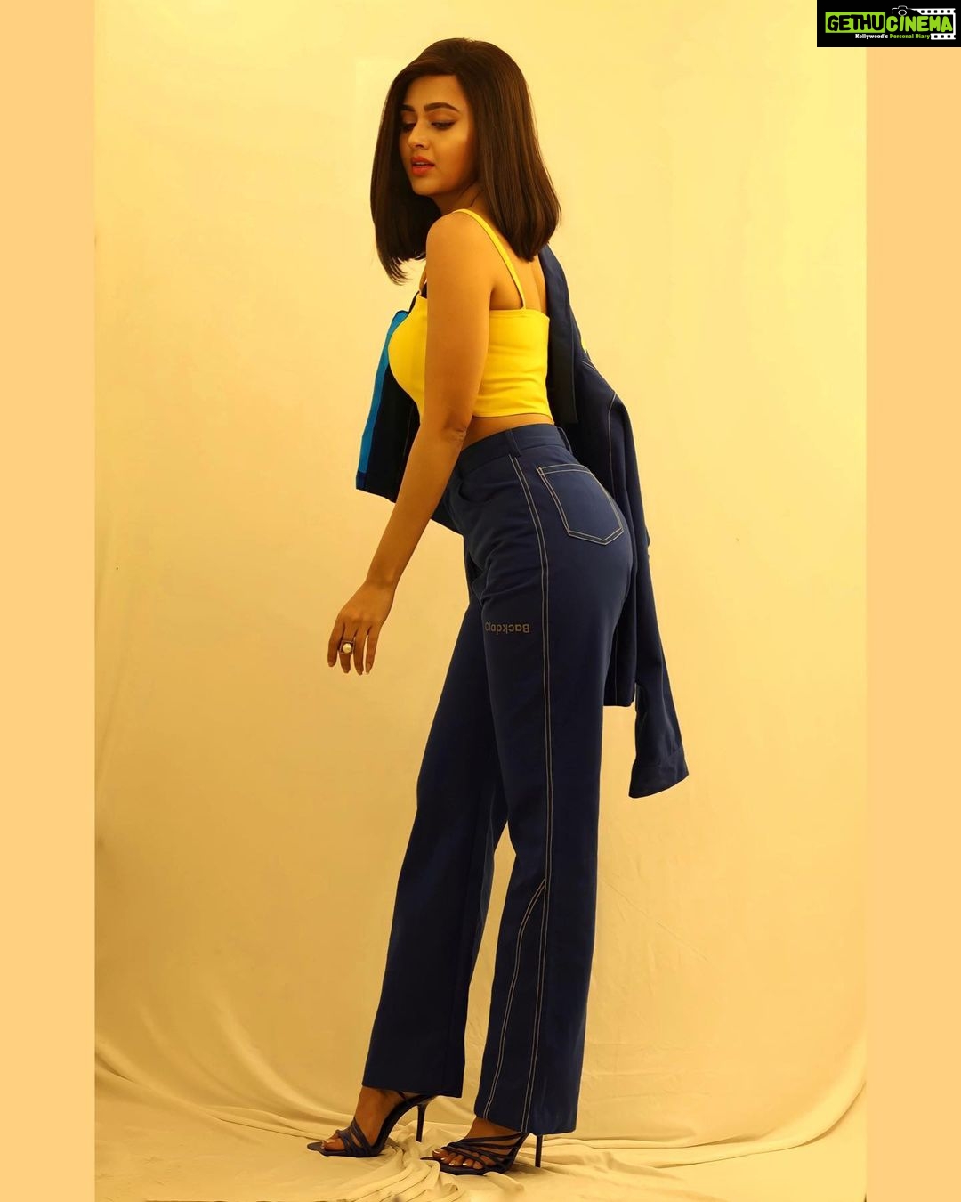 Tejasswi Prakash Instagram - No matter what life throws at you, keep smiling 😁 . . . Styledby: @stylebysugandhasood Wearing @clapback.in @rushalijain28 @s_tanvi Heels: @zara Clickedby: @iqbal_ahmed_photography