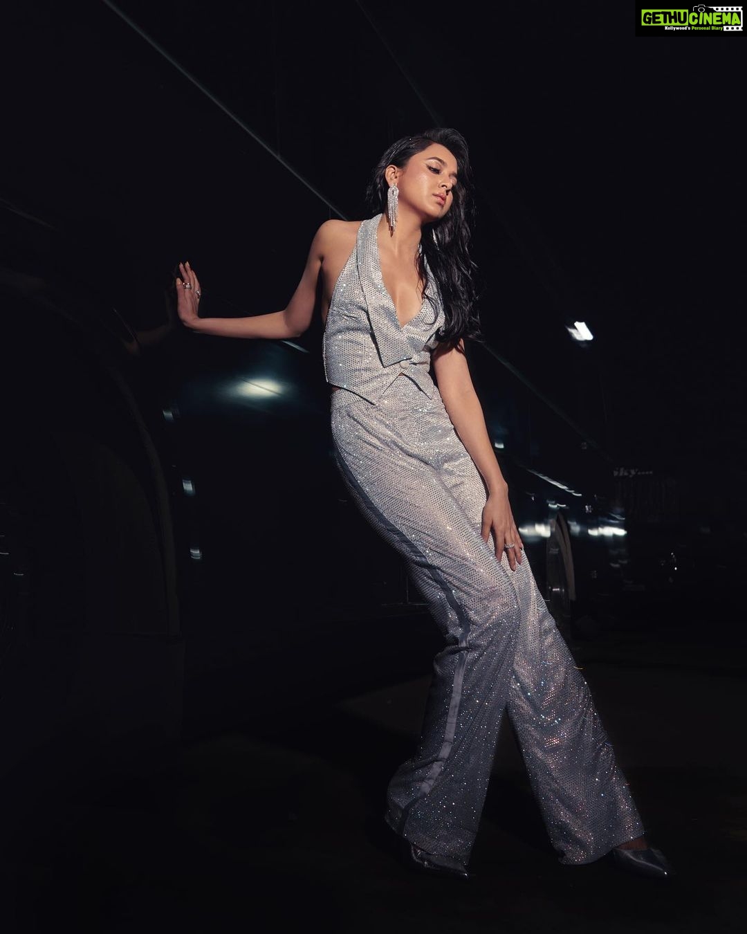 Tejasswi Prakash Instagram - Lemme stop you there… . . . Outfit : @itrhofficial Earrings : @rubans.in Rings : @karishma.joolry Styled by : @shaleenanathani Assisted by : @vasudhaguptaa 📸 @visualaffairs_va Makeup @jyotiiadvani.artistry Hair @hairbysharda