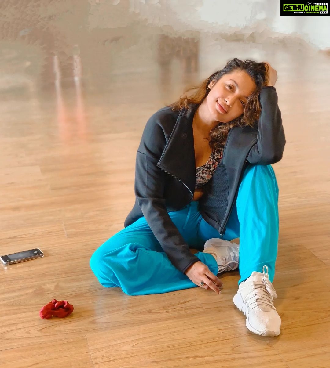 Tejaswi Madivada Instagram - Buenos dias amor y luz.