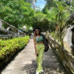 Tejaswi Madivada Instagram - Magic and a hat!