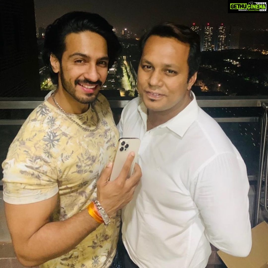 Thakur Anoop Singh Instagram - Happy birthday to my Brother @thakurarjunsingh___ !!! ā¤ļø Last year on my birthday he gifted me I phone 12 Pro max!! This year on his bday I gifted him I phone 14 Pro max! Next year on my birthday il take 16 pro max from him! šš