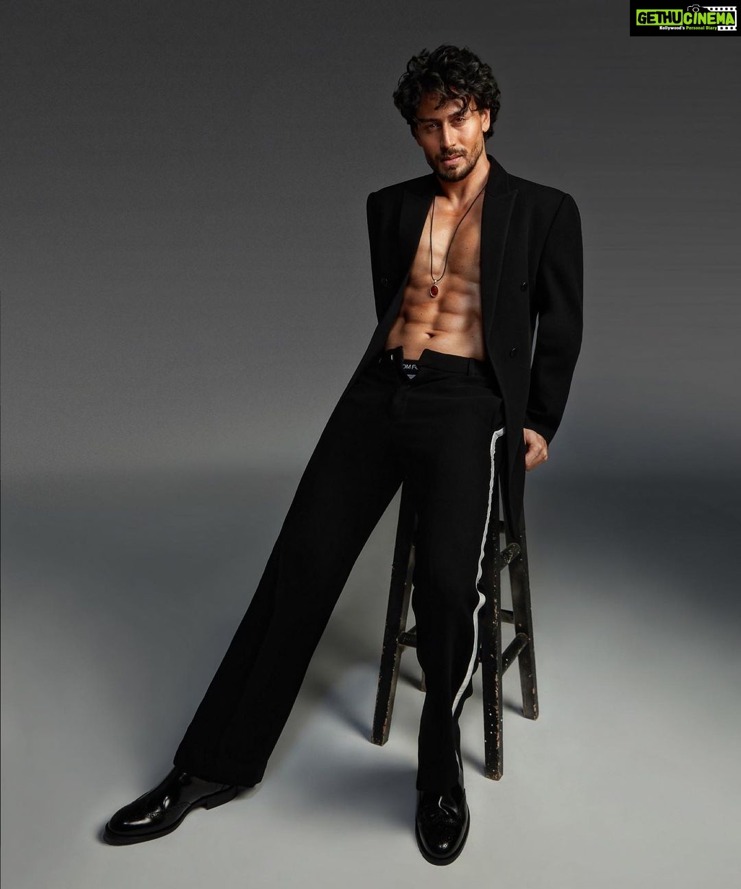 Tiger Shroff Instagram - 📷 @rahuljhangiani 💄💋 @rahulkothavale 🎀🧑🦱 @amityashwant_hair