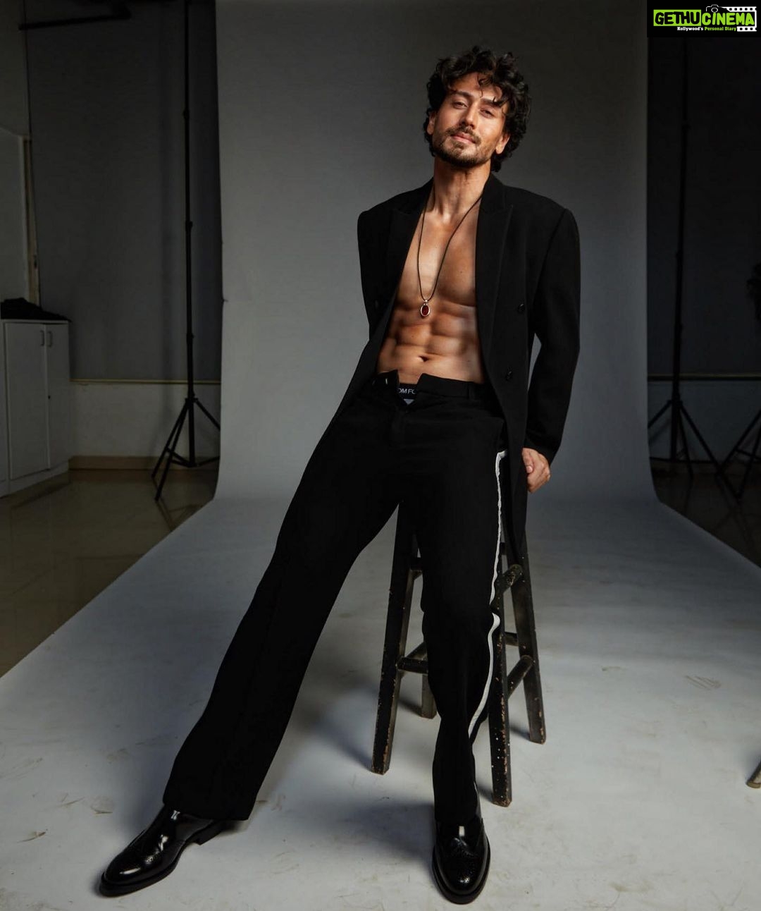 Tiger Shroff Instagram - 📷 @rahuljhangiani 💄💋 @rahulkothavale 🎀🧑🦱 @amityashwant_hair
