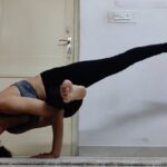 Tina Desai Instagram - #lockdowndiaries #homeyoga 💥💥💥Flying pose number two: This one's called #flyingscissorspose Or the #ekpadakoundinyasana1 🥳🥳🥳🥳