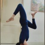 Tina Desai Instagram – #lockdowndiaries  #homeyoga 
Dancing headstand!!! Sound 🎙️ on for extra thrills.
This quarantine is a gift of time….too much time 😂🤣😂