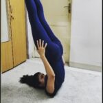 Tina Desai Instagram – #lockdowndiaries #homeyogapractice
Sarvaangaasan without hand support. That’s at the end of this video.
Thanks for the goals @nithin_narayan 🥳🥳💃💃😁😁
