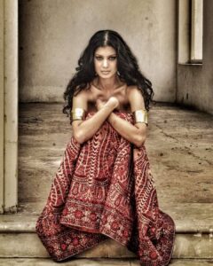 Tina Desai Instagram - Shot by my friend and fashion extraordinaire JJ Valaya ❤️❤️❤️
@jjvalaya @jjvalaya_the.other.side