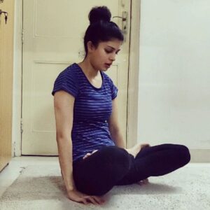 Tina Desai Instagram - #lockdowndiaries #homeyoga
 My first attempt at both these!!! Pretty good, eh?!! 💃🥳💃🥳