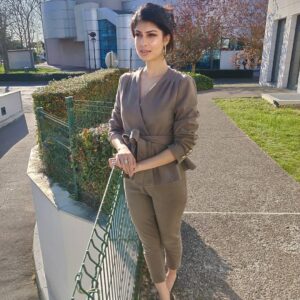 Tina Desai Instagram - #Sense8con #paris 
Outfit courtesy: @shopbloom  @sanyajain