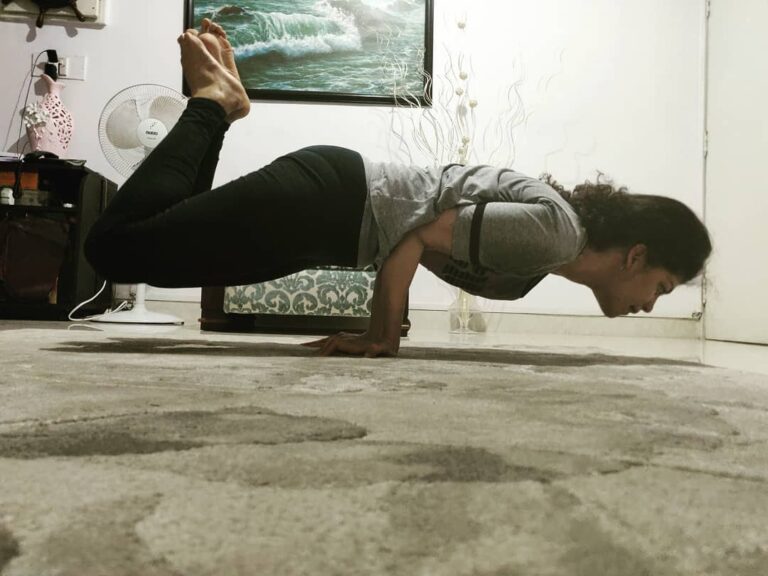 Tina Desai Instagram - BOOM!!! 💥💥💥 One month of practicing everyday and I managed this!!! Next step is to straighten the legs out. Had to strengthen my shoulders and arms to achieve this. #mayurasana Woohooooo!!!!!