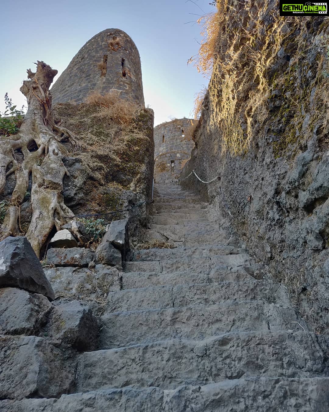 Tina Desai Instagram - Followed by a trek up to #tikonafort the next morning. First one ever in India. Yay!!!