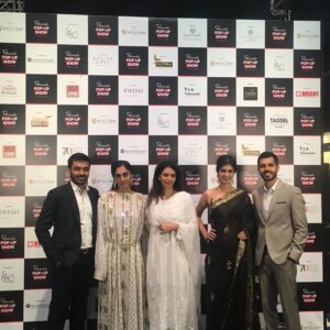 Tina Desai Instagram - #perniaspopupshow @rhea100 @galabrothersofficial @makeupbyshubhangitrehan #showstopper
So this was sudden and fun!!!