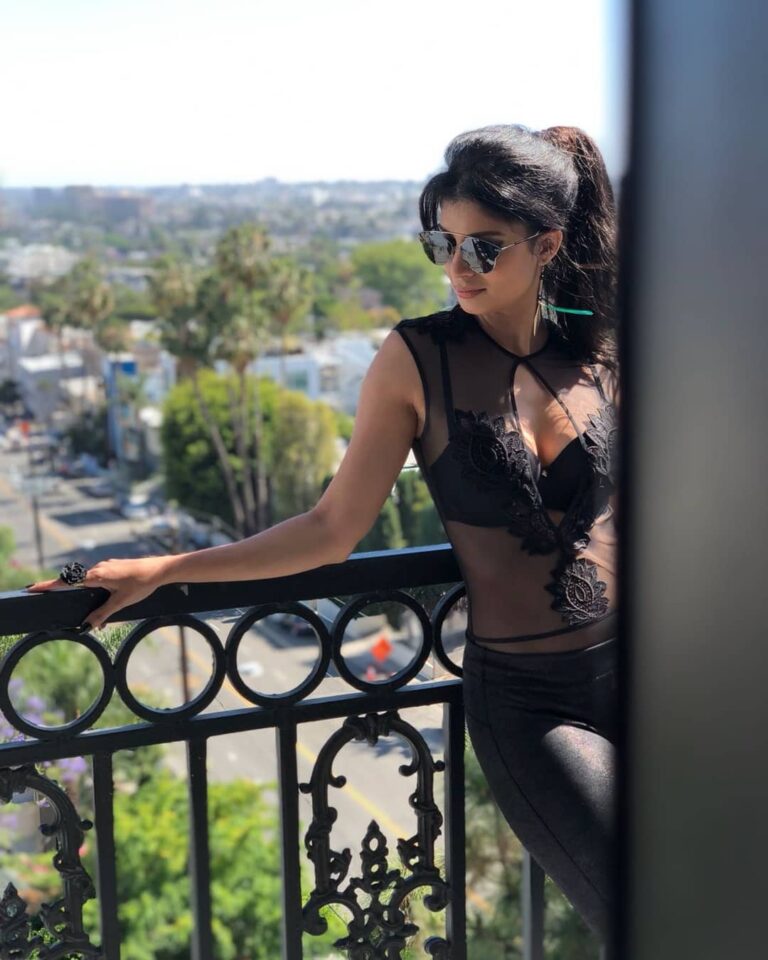 Tina Desai Instagram - I want @tobyonwumere to shoot ALL my pictures from now on! Makeup and hair: @saishabeecham