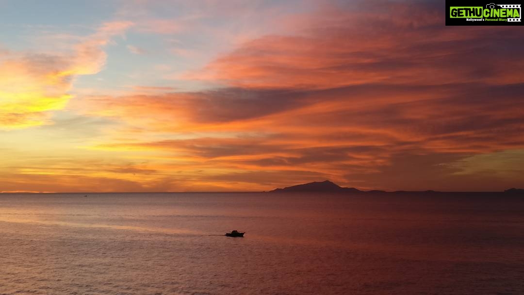 Tina Desai Instagram - Magical sunset #sorrento #mediterraneansea #nofilter #picturepostcard #lifeisbeautiful #italy