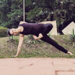 Tina Desai Instagram - #kasyapasana #yogainthepark #fitnessforfun