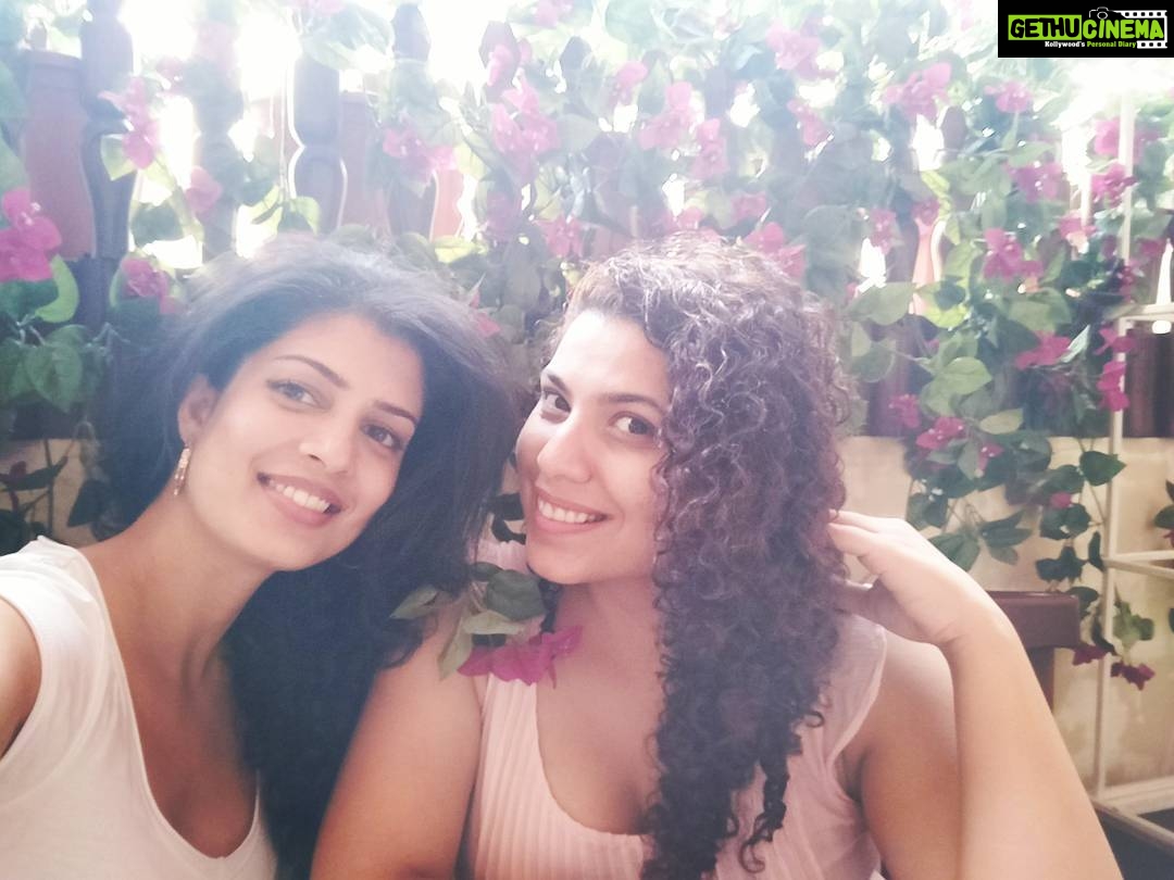 Tina Desai Instagram - Reunion with my lovely @kotwalzena ......happy times!!!!!!!