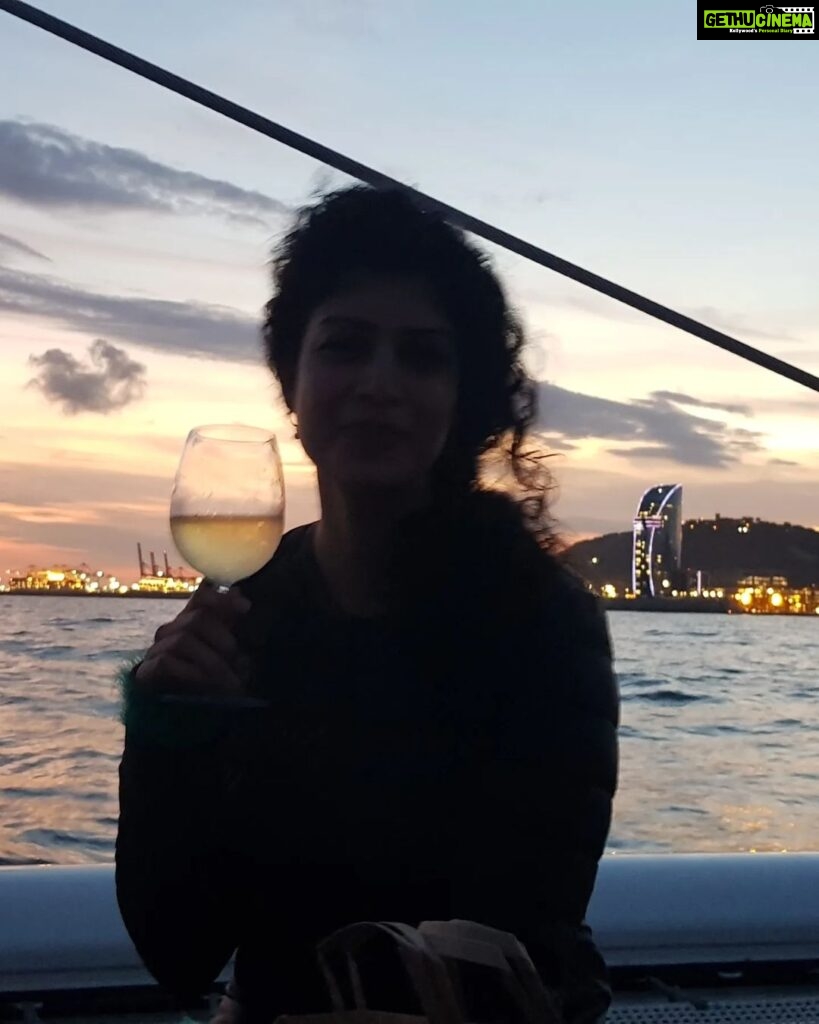 Tina Desai Instagram - Sunset jazz cruise in Barcelona 😍 Last clip has the moonlight glittering in the water. Most magical✨