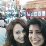 Tina Desai Instagram - Bonding in London!!!! At a Brit pub :)