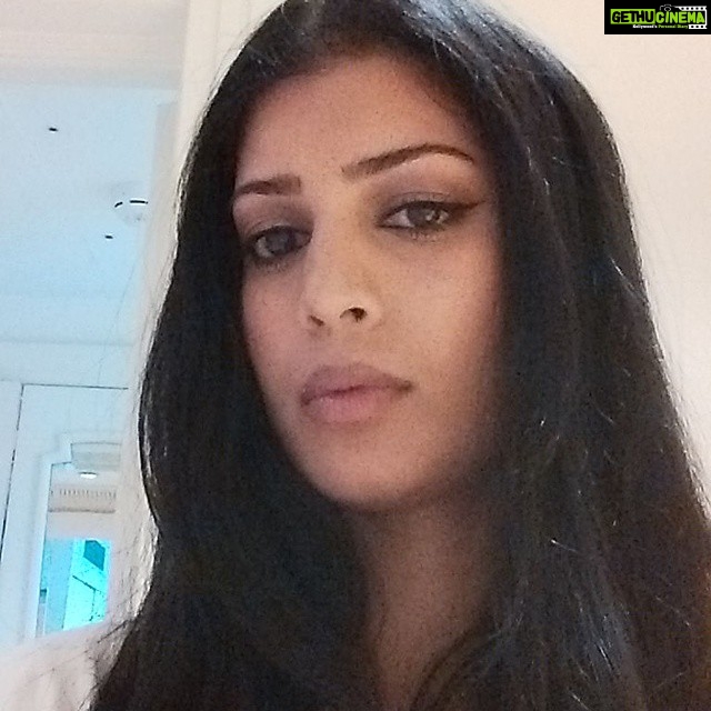 Tina Desai Instagram - Straight hair-like or not?