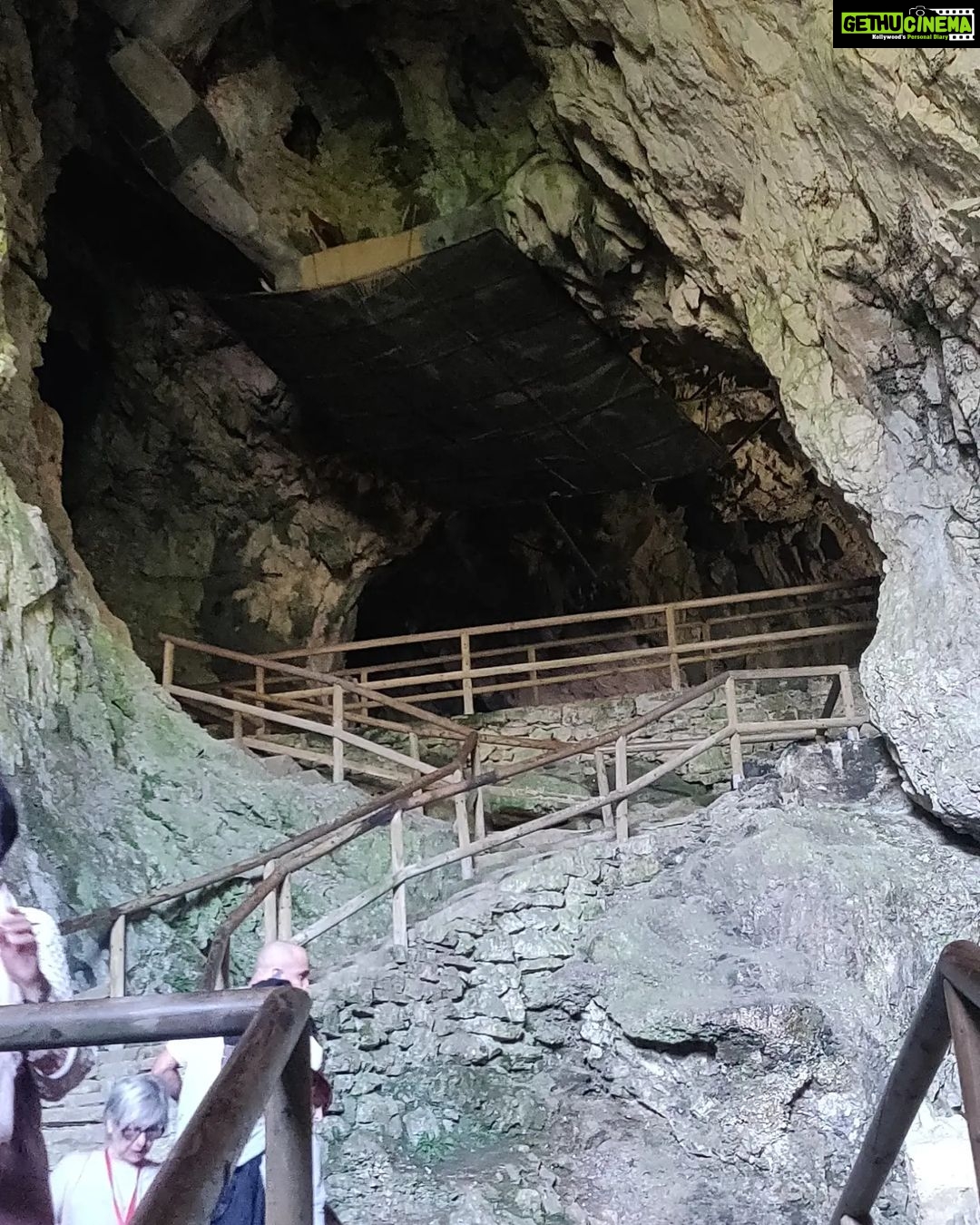 Tina Desai Instagram - Predjama castle made by carving into the mountain and the rest constructed and protruding from the mountain. The view from the castle was of the village at the time with no trees whatsoever so the view was uninhibited and offered better protection from attacks. #medievalcastles #slovenia🇸🇮