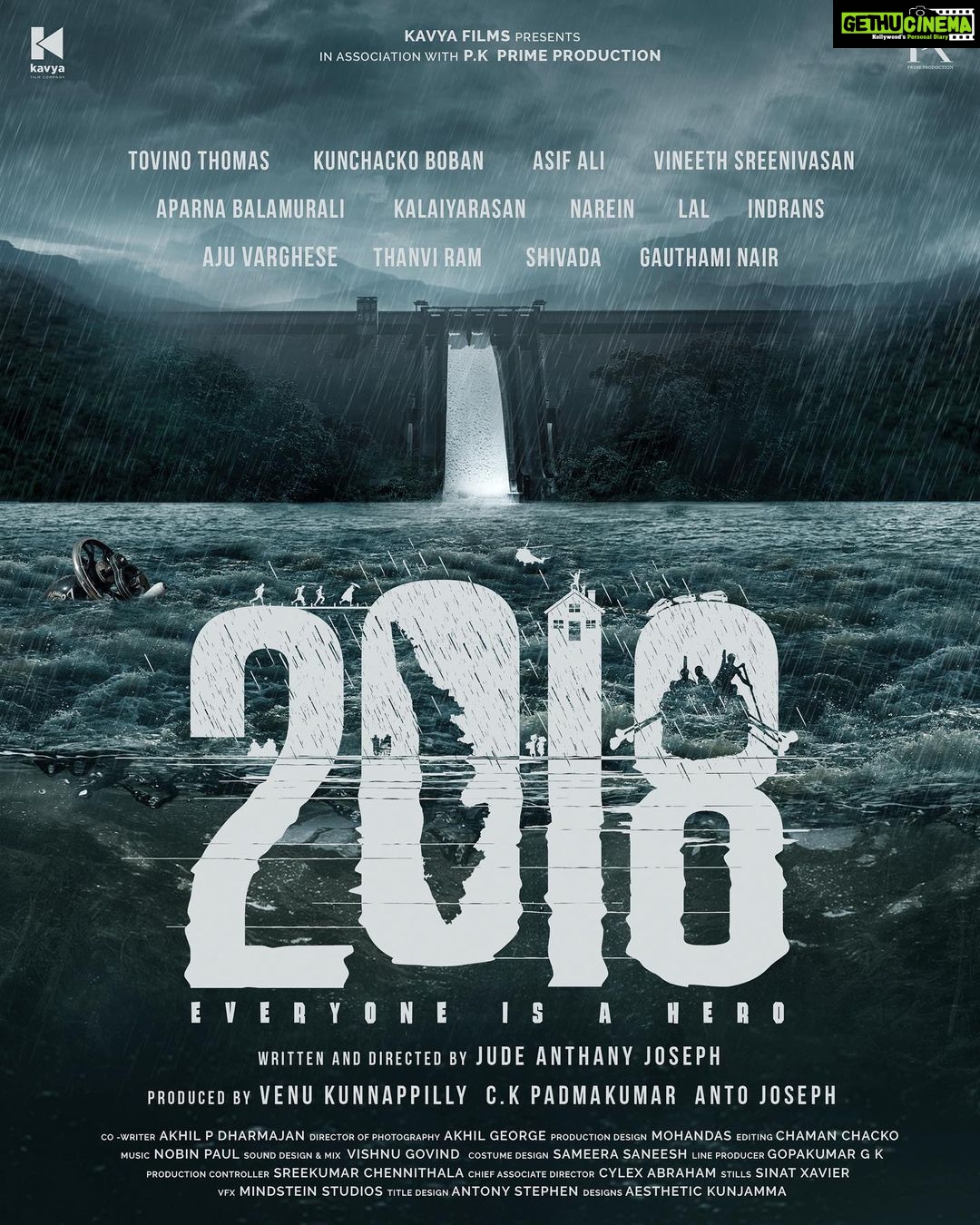 Tovino Thomas Instagram - The story of the brave Keralites who fought together the flood that drenched the state in 2018. Unveiling the title of the movie Revealing the story of the real heroes. "EVERYONE IS A HERO" @venukunnappilly @iamantojoseph @judeanthanyjoseph @tovinothomas @asifali @kunchacks @actorindrans @vineeth84 @lal_director @narainraam @ajuvarghese @sshivadhaoffcl @koshyvinitha @tanviram @aparna.balamurali @kalaiyarasananbu @sudheesh_actor @akhilarakkal @mohandas_art_director @chaman.chakko @nobinpaul @sameerasaneesh @_vishnugovind @sinat_savier #2018 #keralaflood #everyoneisahero #judeanthanyjoseph #venukunnappilly #antojoseph #ckpadmakumar #kavyafilmcompany #pkprimeproductions #tovinothomas #asifali #kunchakoboban #thanviram #kalaiyarasan #shivada #vineethakoshi #vineethsreenivasan #narein #lal #indrans #sudheesh
