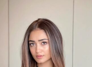 Tridha Choudhury Instagram - The World is yours, answer the call @nakedwolfe 💣 #nakedwolfe #athleisure #ﬁtness #fitnessjunkie #fitandfabulous #outfittoday #athleisurewear