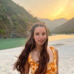 Tripti Dimri Instagram – Matching with the sunset☀️