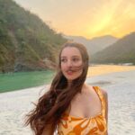 Tripti Dimri Instagram – Matching with the sunset☀️