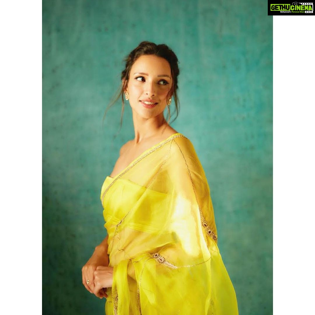 Tripti Dimri Instagram - 🌿 Styled by @mohitrai with @shubhi.kumar @teammrstyles Assisted by @shrey_vaishnav_ Outfit: @raw_mango Jewellery: @amrapalijewels Makeup Artist: @nikitashak Hairstylist: @foram_gotecha Photography: @kadamajay