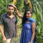 Tuhina Das Instagram - ভাইয়ের কপালে দিলাম ফোঁটা, যমের দুয়ারে পড়ল কাঁটা। যমুনা দেয় যমকে ফোঁটা, আমি দিই আমার ভাইকে ফোঁটা। 📷 @antaradas_98 Home Sweet Home