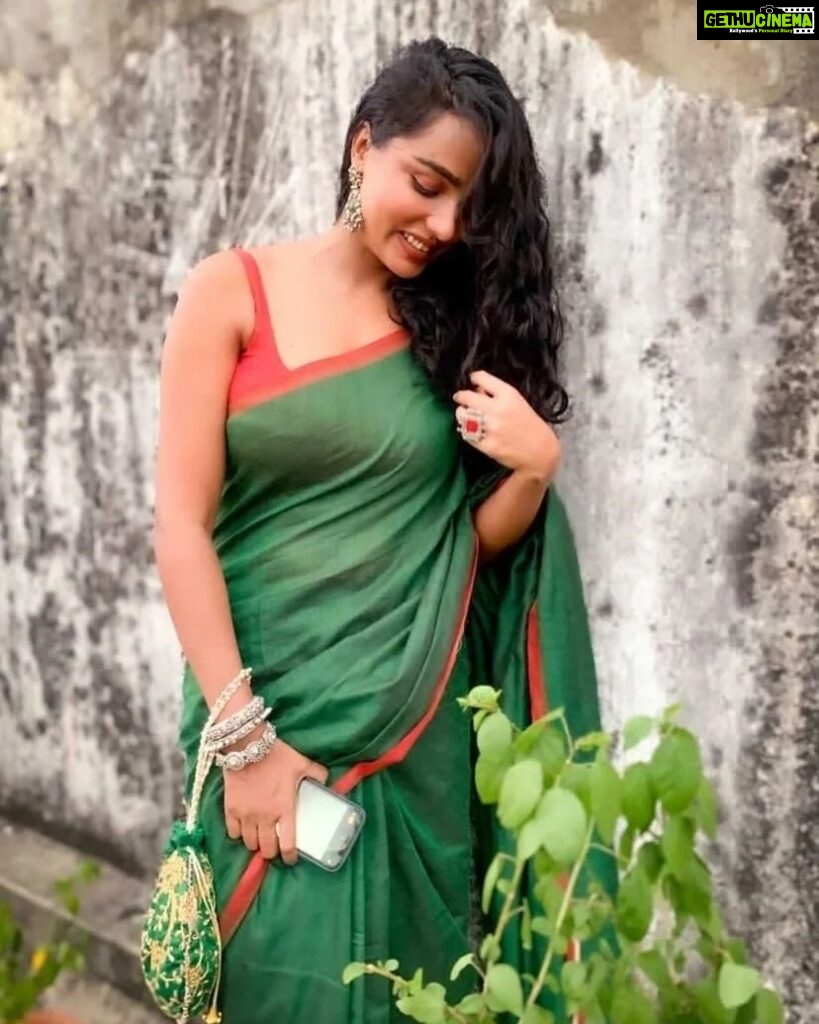 Tuhina Das Instagram - All that I am after is a life full of laughter 🌼 #thoughtoftheday #ethnic #tuhinadas #goodvibes