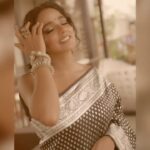 Tuhina Das Instagram - শুভ দীপাবলি। ভালো থাকবেন সবাই। #Deepaboli2022 #Diwali2022