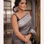 Tuhina Das Instagram - A perfect day is when the soul smiles and shines ✨ #saree #ethnicwear #tuhinadas