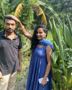 Tuhina Das Instagram - ভাইয়ের কপালে দিলাম ফোঁটা,
যমের দুয়ারে পড়ল কাঁটা।
যমুনা দেয় যমকে ফোঁটা,
আমি দিই আমার ভাইকে ফোঁটা।

📷 @antaradas_98