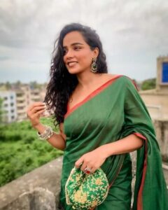Tuhina Das Instagram - All that I am after is a life full of laughter 🌼

#thoughtoftheday #ethnic #tuhinadas #goodvibes