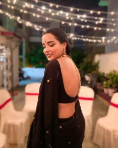 Tuhina Das Instagram - Lights will guide you home ✨ #blacksaree #ethnicwear #tuhinadas