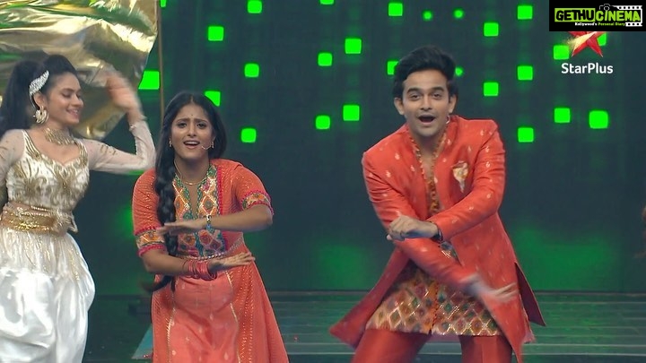 Ulka Gupta Instagram - Aaj raat se har RAVIVAAR Starplus ke saath shaam 8 baje ๐ @starplus #RavivaarWithStarParivaar #TeamBCHDWins For Supporting a team : #TeamYRKKH #TeamSNS #TeamImlie #TeamPandyaStore #TeamGhumHaiKisikeyPyaarMeiin #TeamYHC #TeamAnupuma