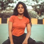 Ulka Gupta Instagram - be soft but unafraid to conquer @_shotbykaran_ #outdoorphotography #streets #ulka #girlfromthehood