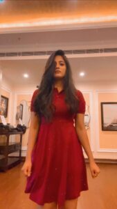 Ulka Gupta Instagram - Where is this money I’m talking about? 🙄 Reeling from the best suite of @mayfairsiliguri #reelsindia #trending #skaterdress #mymoneydontjigglejiggle
